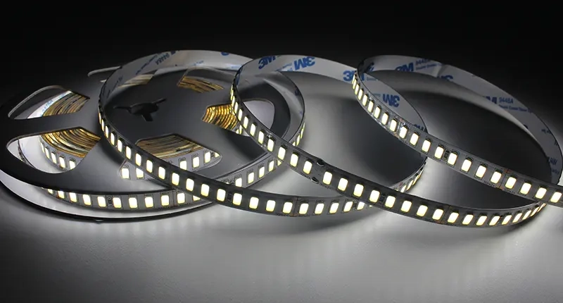 Einbau von LED-Lichtbändern