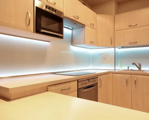 Comment installer une bande LED sous les armoires de cuisine