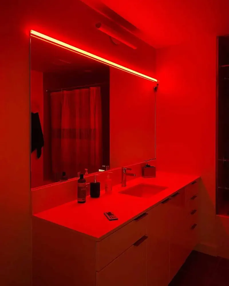 Bande LED utilisée dans la salle de bain (12)