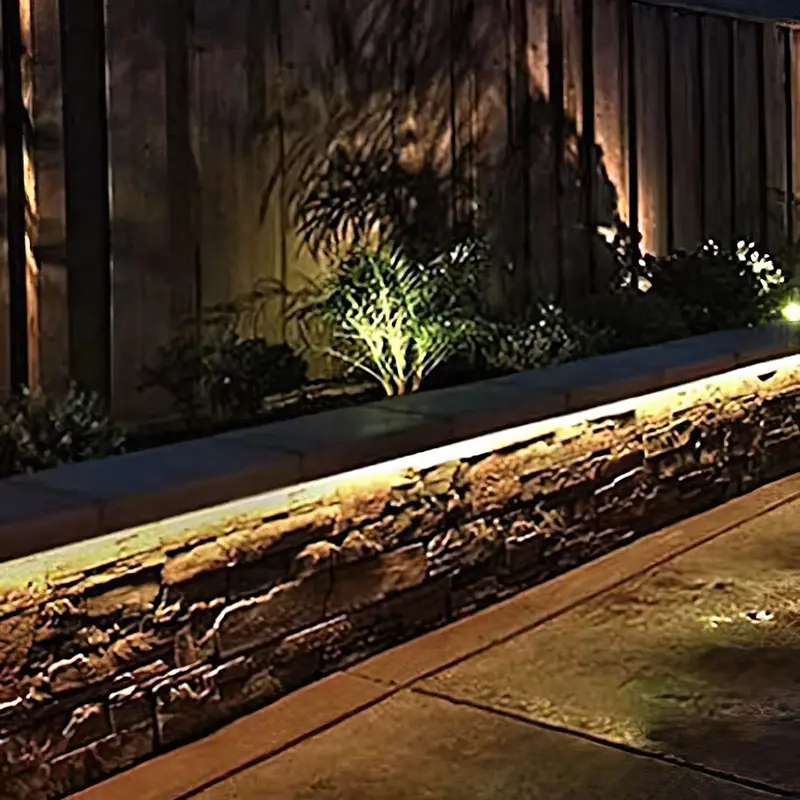 Tira de LED de 230 V como iluminación exterior de jardín