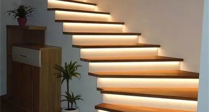 Tiras de LED de Alta Densidade como Luz de Escada