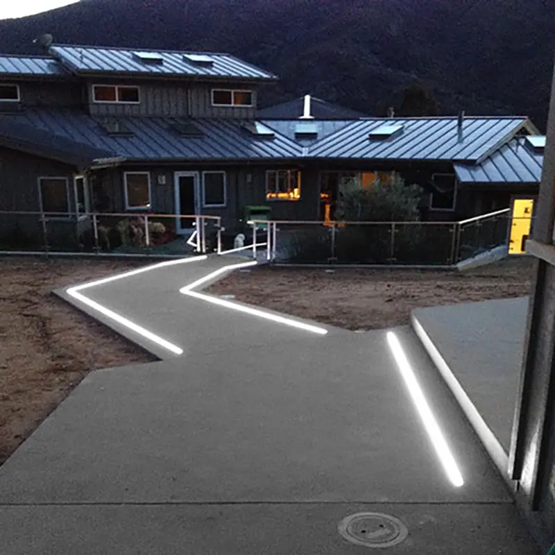 Tiras de luz LED para iluminación de pasillos y caminos 1