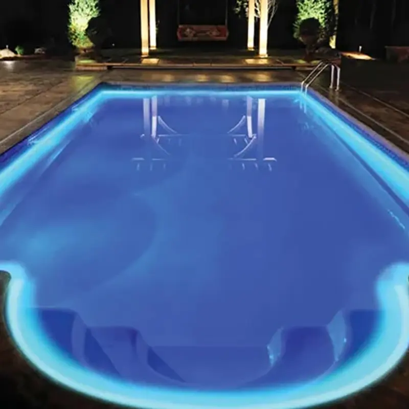 Strisce LED nell'illuminazione del bordo piscina 1