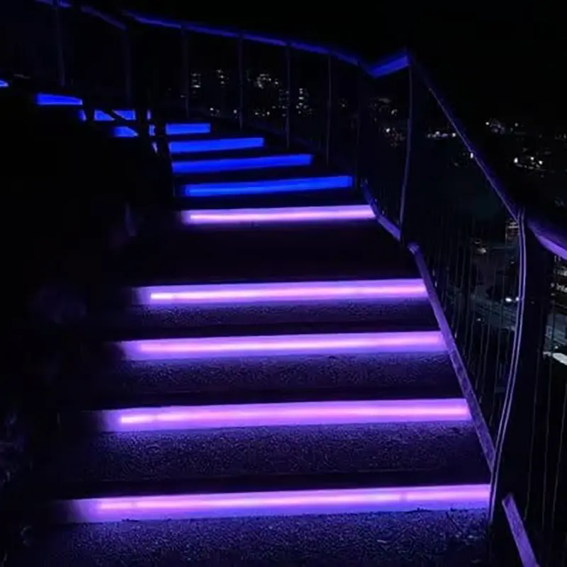 Ideas para tus escaleras con sensores de luz LED  Stairway lighting,  Contemporary stairs, Stairway lighting ideas