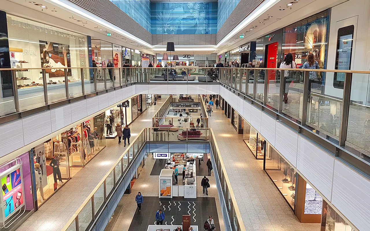 Symmetric Lighting in shopping mall