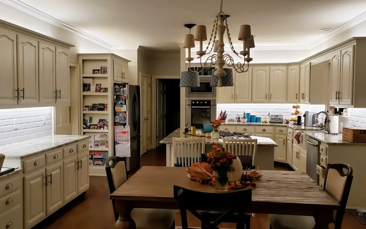 kitchen cabinet light without toe kick lighting