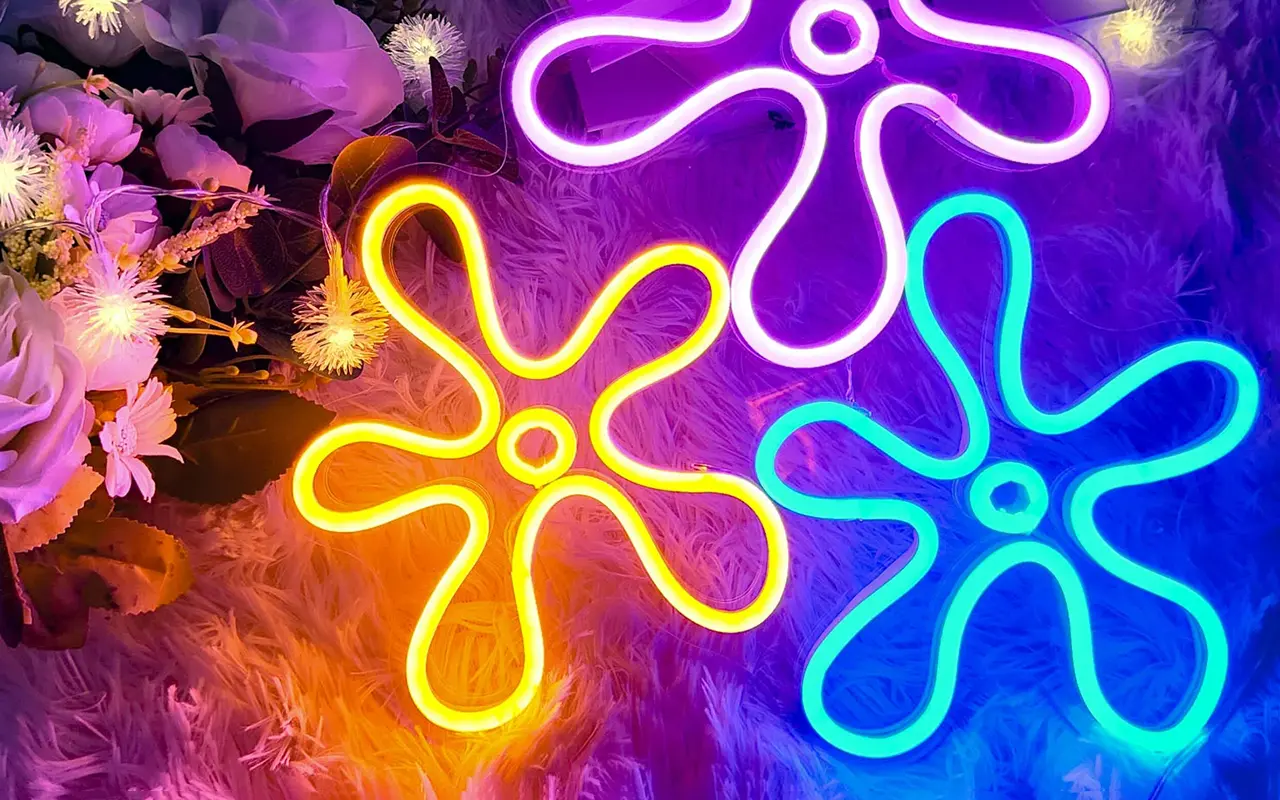 Outdoor Neon Sign Ideas1