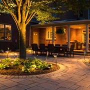 Trasformate il vostro giardino con 35 brillanti idee per l'illuminazione esterna