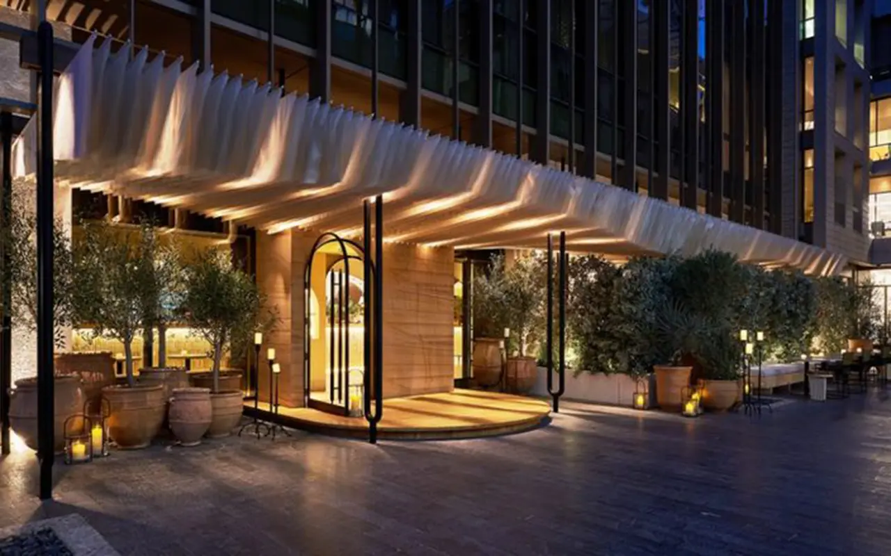 23. Restaurant Entrance and Facade Lighting