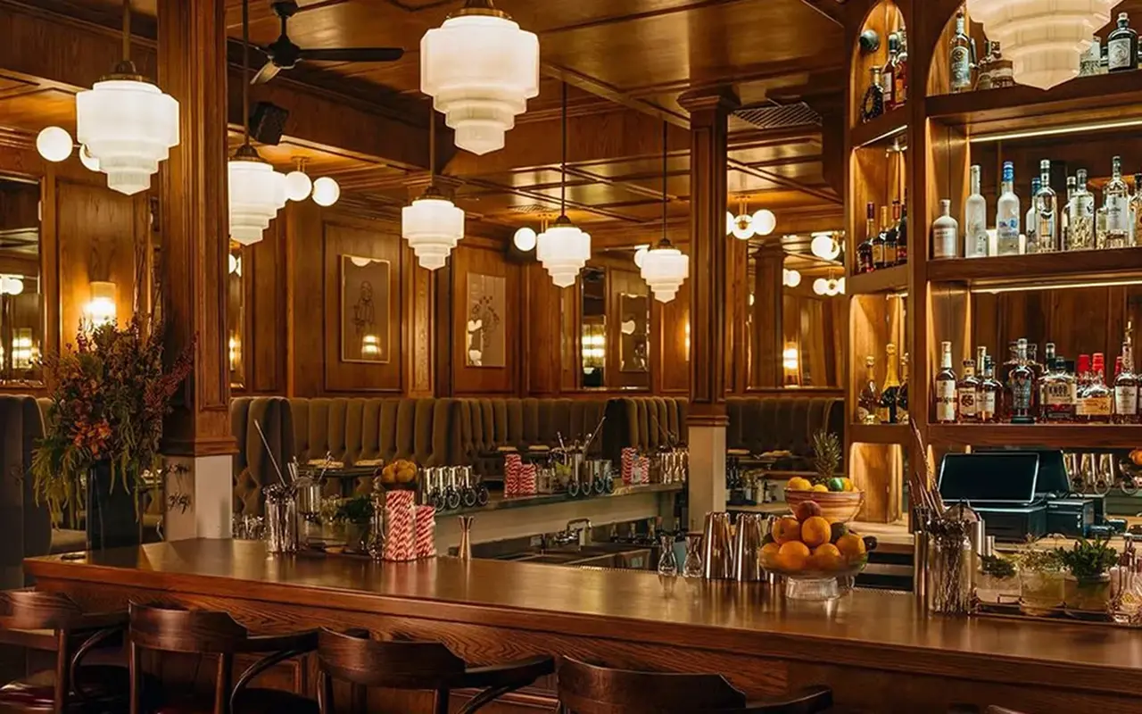 25. Restaurant Bar Lighting