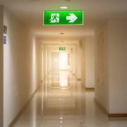 Hotel-Notbeleuchtung - Konformität leicht gemacht